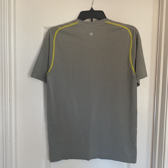 Lululemon Metal Vent Tech Short Sleeve - Picture 3 of 5
